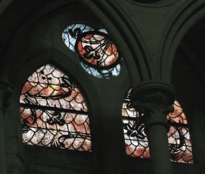 Vitrail de Gilles ROUSVOAL créé en 1992-1998. Transept sud de la Cathédrale Notre Dame de Coutances, Manche (50), Normandie, France.
