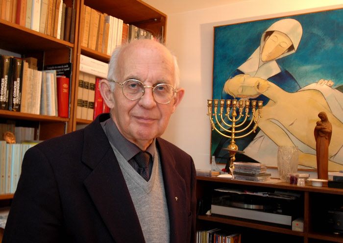 Octobre 2005 : Père Jean DUJARDIN, prêtre oratorien, ancien secrétaire du Comité épiscopal pour les Relations avec le Judaisme, à Boulogne Billancourt (92).