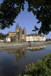 13 juillet 2010: Basilique du Sacré Coeur édifiée au XIIe s., Paray-le-Monial (71), France. July 13, 2010: Paray-le-Monial (71), France.