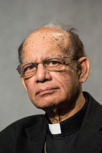 9 octobre 2018 : Card. Oswald GRACIAS, archevêque de Bombay (Inde), lors d'une conférence de presse à l'issue d'une session de travail durant le Synode des évêques. Vatican. October 9, 2018: Card. Oswald GRACIAS, archbishop of Bombay (India), president of the Catholic Bishops’ Conference of India, rapporteur of the group Anglicus A, attends the press conference at the end of the work on the first part of the Instrumentum Laboris during the 15th Ordinary General Assembly of the Synod of Bishops. Vatican.