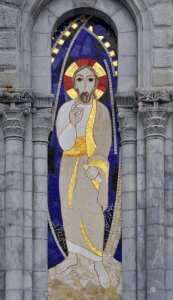 13 Août 2013 : La Transfiguration du Christ, mosaïque (oeuvre de Marko Ivan Rupnik) sur la façade de la basilique Notre-Dame du Rosaire. Lourdes (64) France. August 13th, 2013 : National Pilgrimage in Lourdes (64) France.