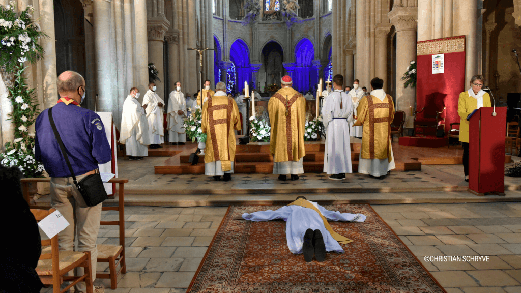 Définition : Clerc - Église Catholique En France