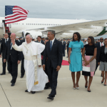 22 septembre 2015 : Voyage du pape François aux Etats Unis. Arrivée du pape François aux Etats Unis où il est accueilli par le président Barack OBAMA et sa famille