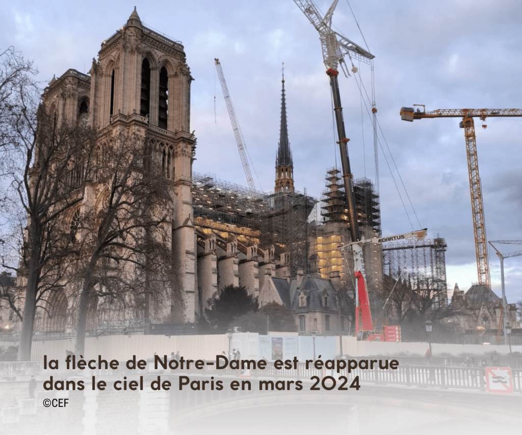 la flèche de Notre-Dame de Paris est réapparue dans le ciel de Paris