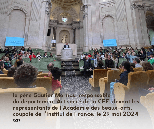 le père Gautier Mornas, responsable du département Art sacré de la CEF, devant les représentants de l’Académie des beaux-arts, coupole de l’Institut de France, le 29 mai 2024 