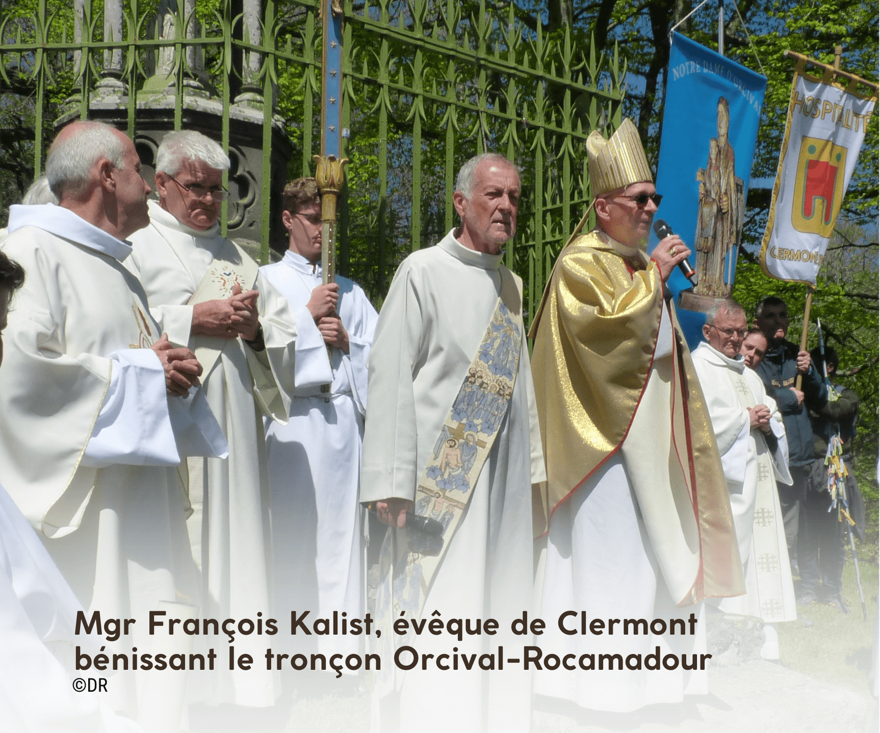 Mgr Kalist bénissant le tronçon Orcival-Rocamadour