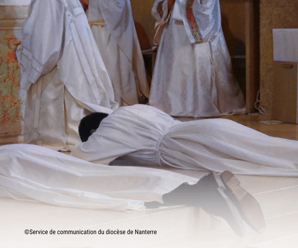 La prostration et la litanie des saints