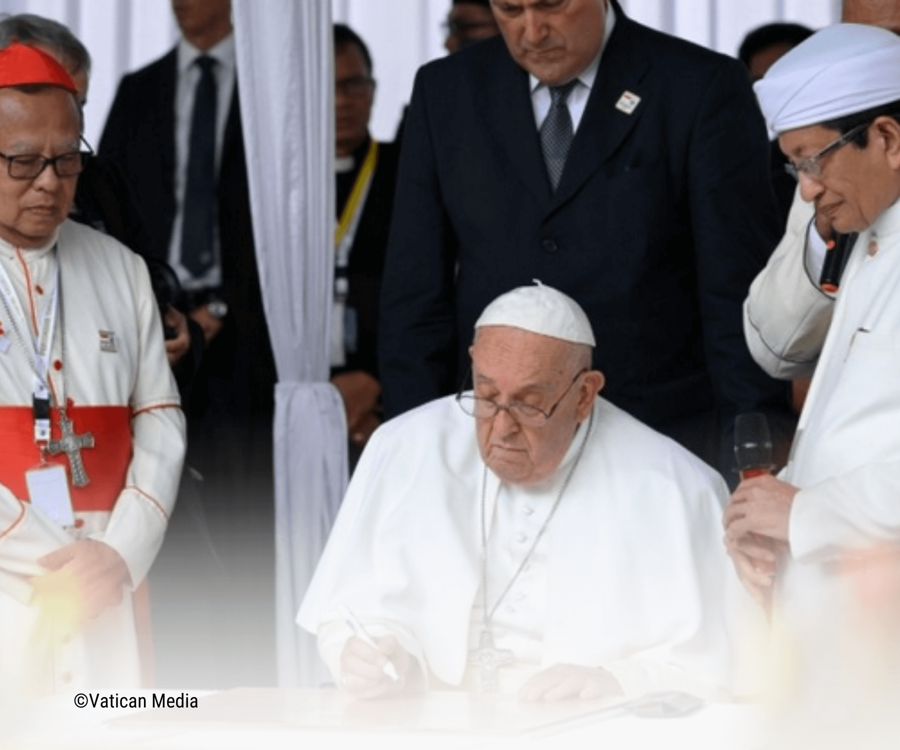 le Pape et le grand imam de Jakarta ont signé un document conjoint sur les conflits et le rechauffement climatique