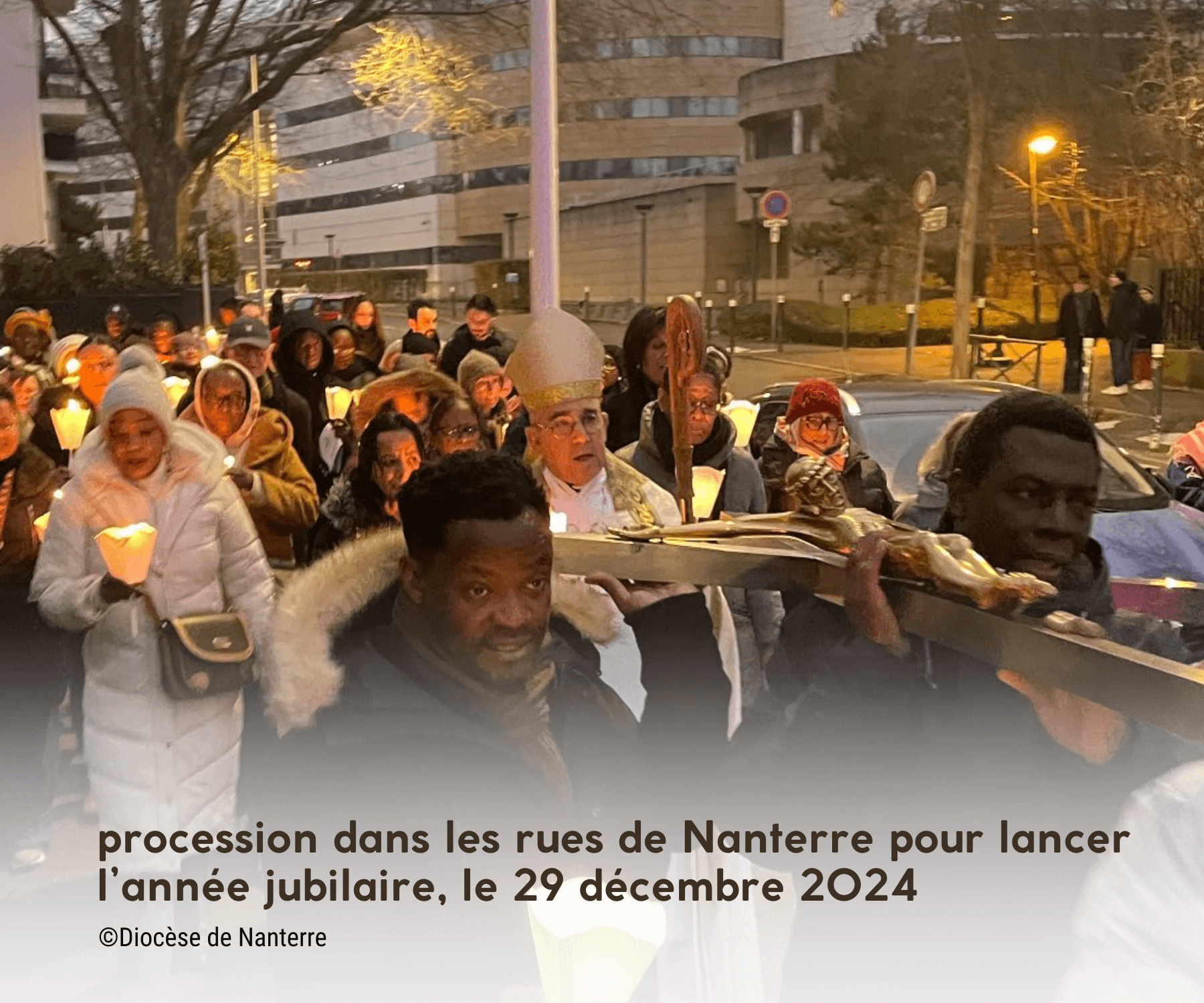 image de procession dans les rues de Nanterre