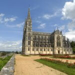 quelle est la particularité de basilique Notre-Dame de Montligeon ?