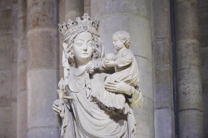 Notre-Dame de Paris, statue de la Vierge Marie