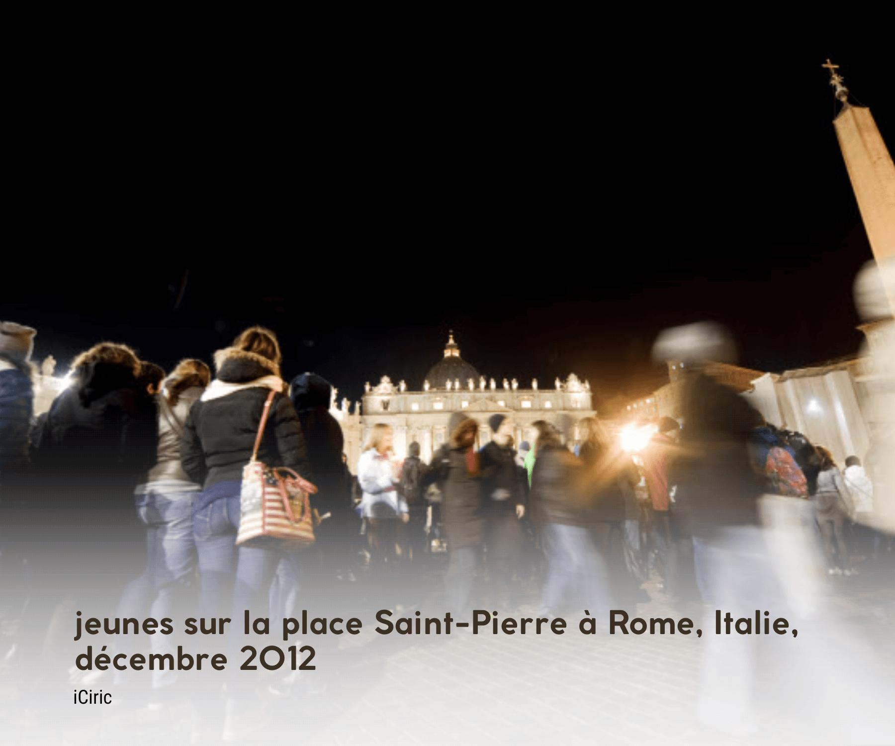 image de participants place Saint-Pierre pour les Rencontres européennes de Taizéà Rome, 2012