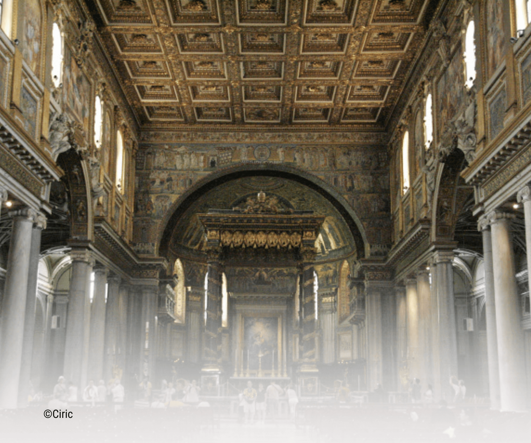 l'intérieur de la basilique Sainte-Marie-Majeure, à Rome