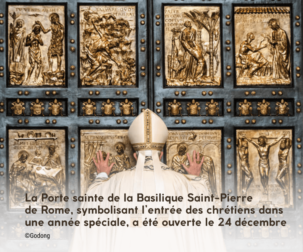 image du Pape ouvrant la Porte Sainte