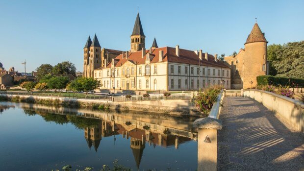 vue sur l'église de Paray-le-Monial