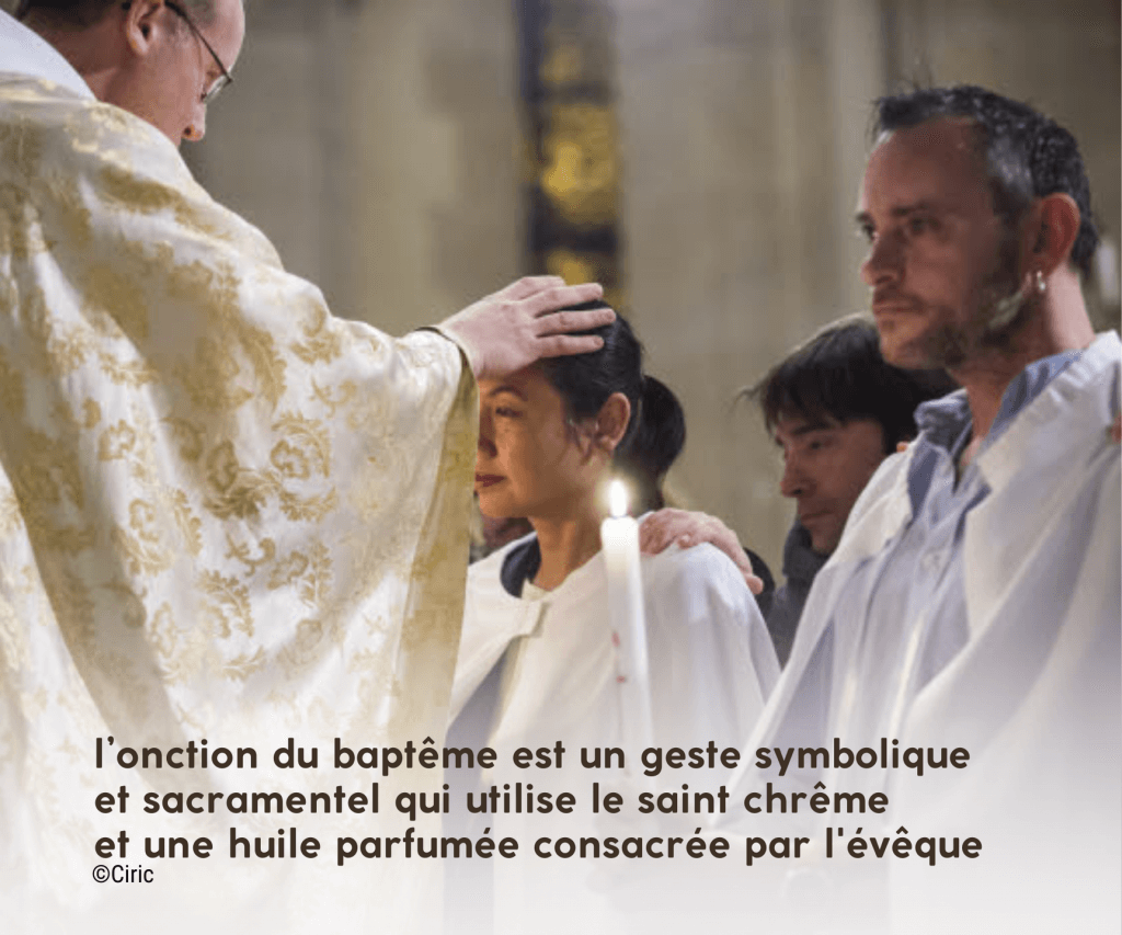 le geste de l'onction du baptême