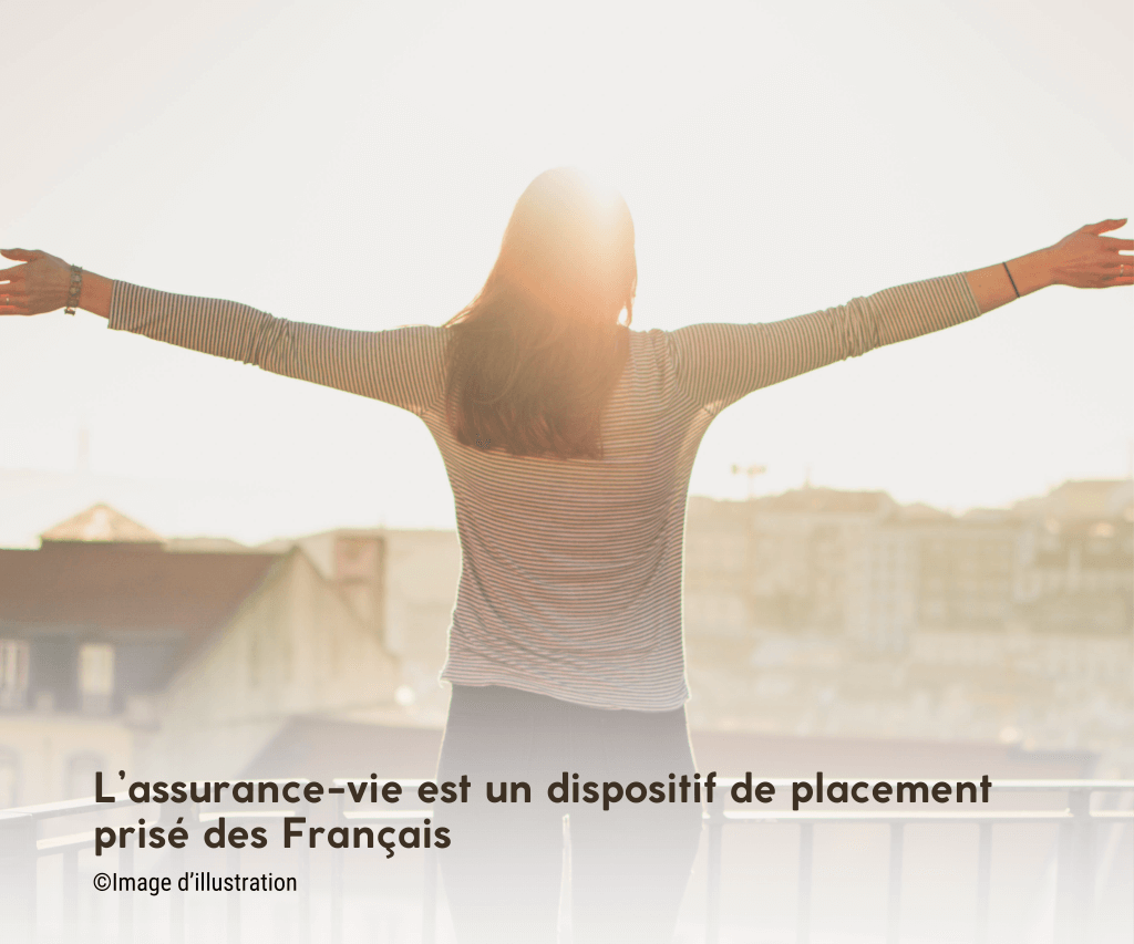 femme qui souhaite souscrire une assurance-vie