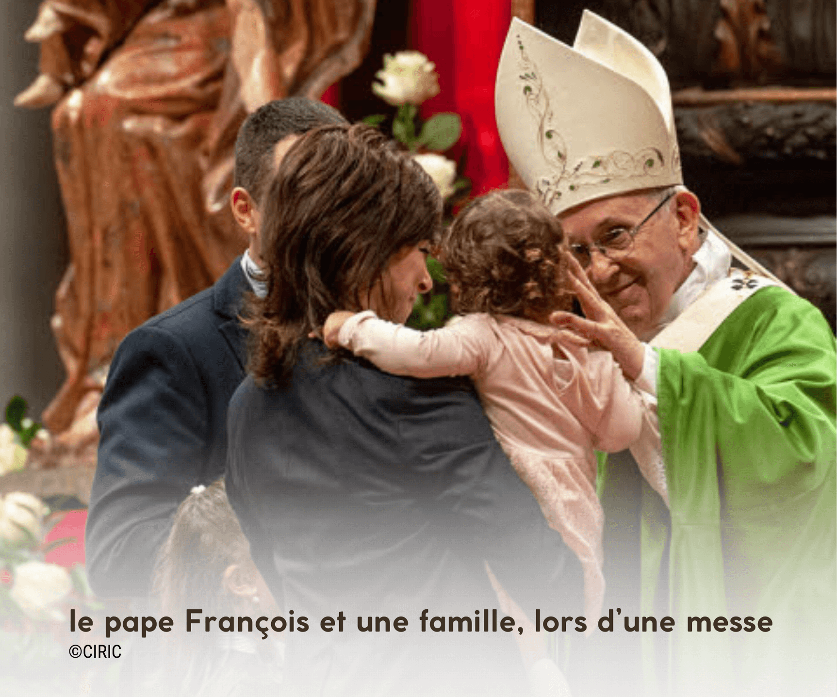 le Pape françois et une famille