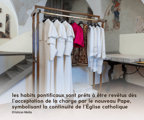 conclave 2025 : les soutanes blanches déjà prêtres à être revêtues conclave 2025 : les habits pontificaux déjà prêts