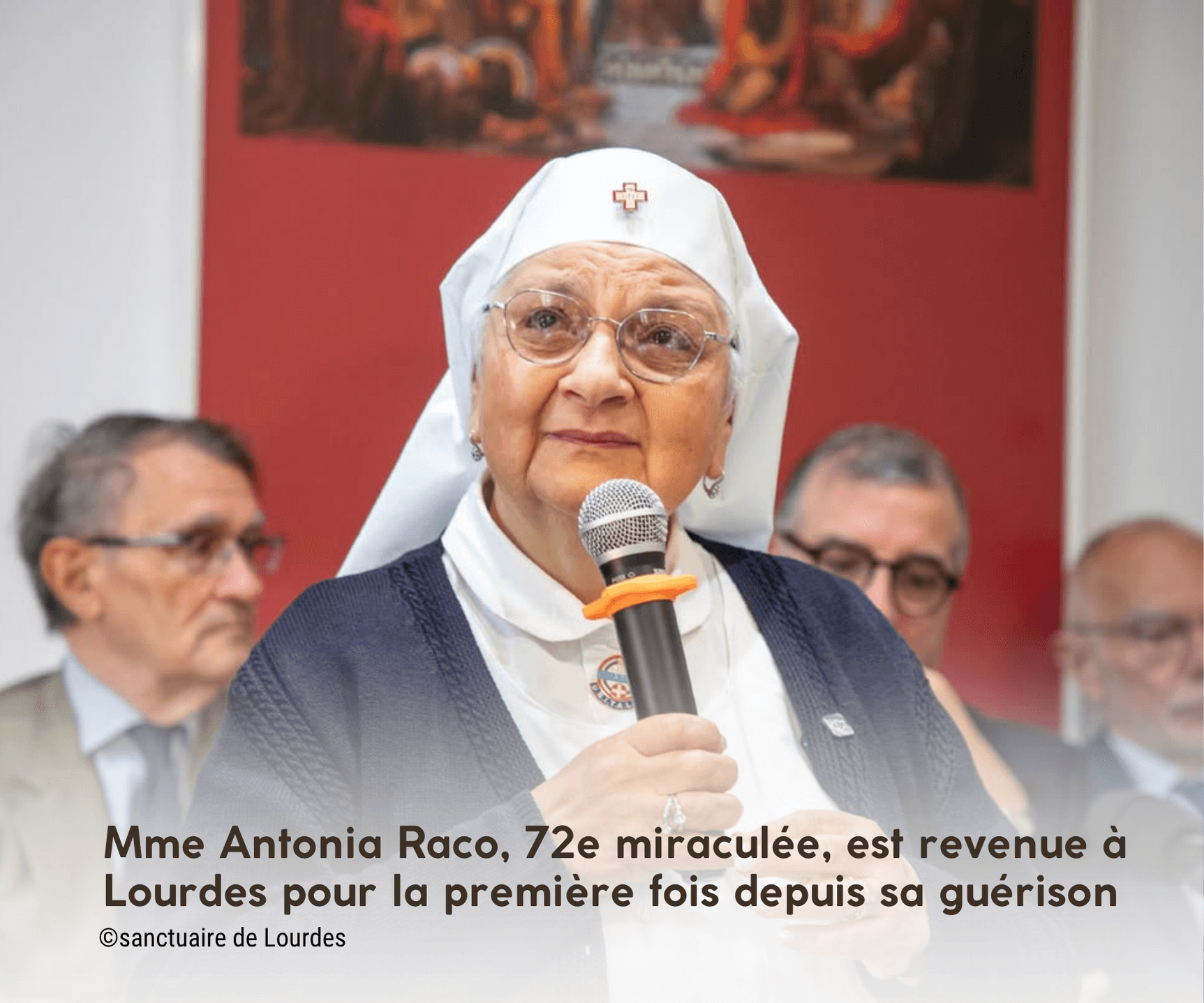 Mme antonia Raco, miraculée de Lourdes en conférence de presse, juillet 2025
