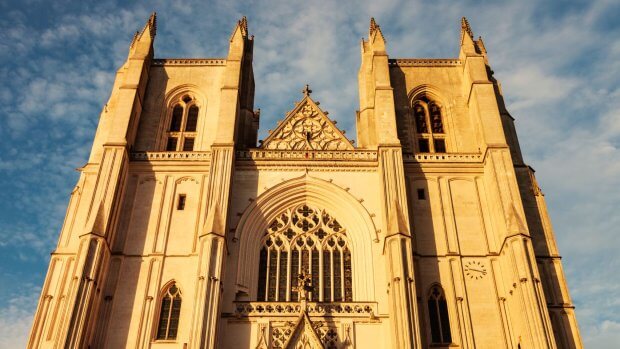 incendié en 2020, la cathédrale de Nantes rouvre ses portes en septembre 2025