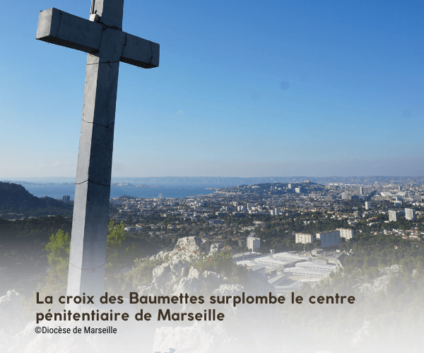 La croix des Baumettes surplombe le centre pénitentiaire de Marseille