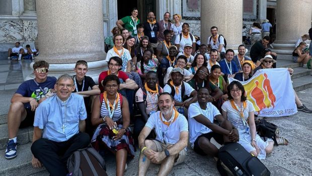 jeunes de la Mission de France en marche vers Taizé