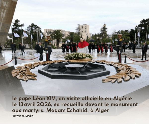 visite du pape Léon XIV à Alger devant le monument aux martyrs