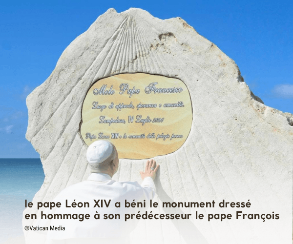 Lampedusa : stèle en hommage du pape François