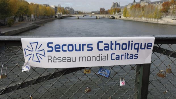 banderole du Secours Catholique-Caritas