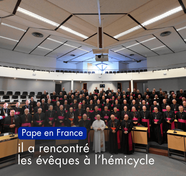 les évêques et le Pape à l'hémicycle
