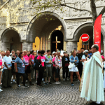 Holy Games : prière et bénédiction des marcheurs avant le départ