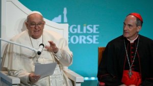 image du Pape et du Cardinal Bustillo lors du voyage papal en Corse