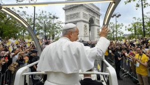 le Pape aux Champs Elysées
